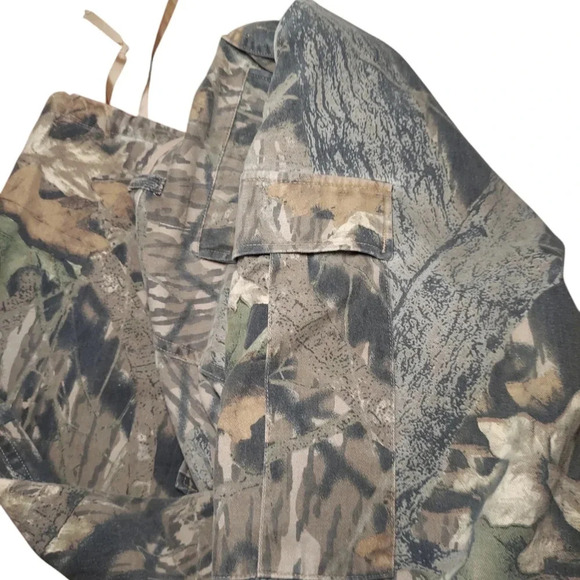 Cabelas Mossy Oak Camouflage Pants - Picture 3 of 7